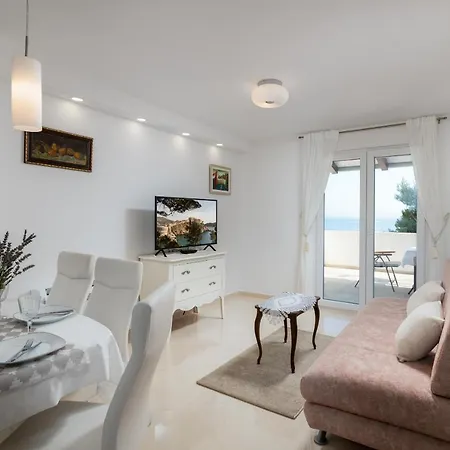 Apartment Aumari *